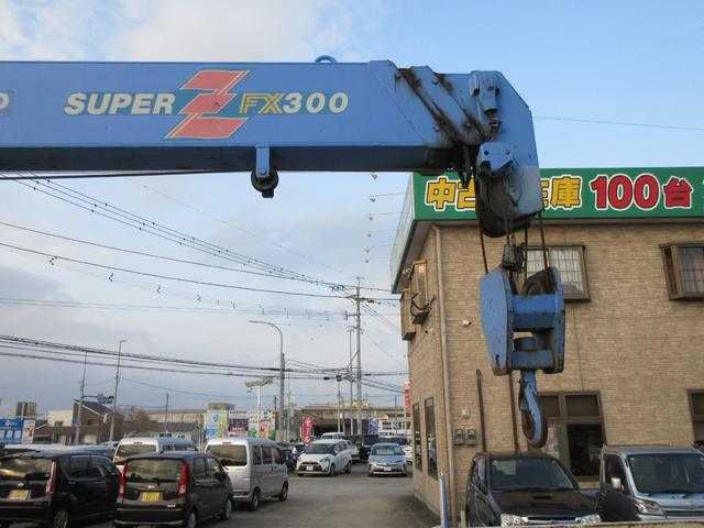 コンドル 　３段クレーン　ハイジャッキ　積載量２．２トン　荷台内寸５１２ｃｍ　幅２１２ｃｍ（24枚目）