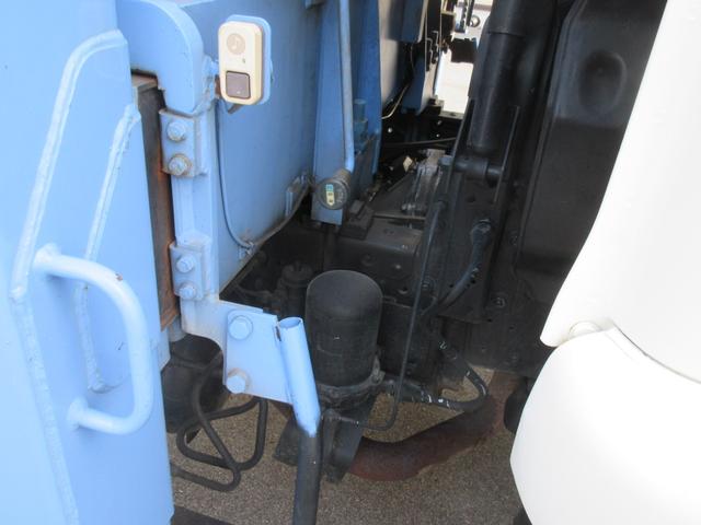 コンドル 　３段クレーン　ハイジャッキ　積載量２．２トン　荷台内寸５１２ｃｍ　幅２１２ｃｍ（29枚目）