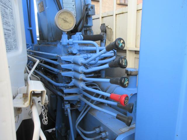 コンドル 　３段クレーン　ハイジャッキ　積載量２．２トン　荷台内寸５１２ｃｍ　幅２１２ｃｍ（30枚目）