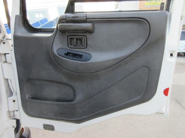 コンドル 　３段クレーン　ハイジャッキ　積載量２．２トン　荷台内寸５１２ｃｍ　幅２１２ｃｍ（46枚目）