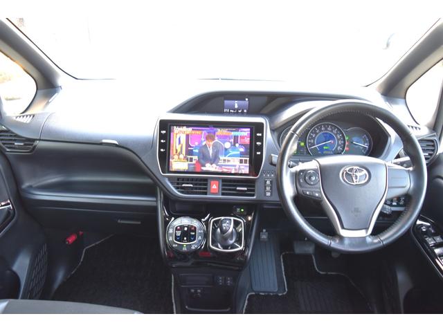 ノア ハイブリッドＳｉ　ダブルバイビー　純正ナビＺ６８Ｔ　両側パワースライドドア　オートＬＥＤヘッドライト　コンビシート　デュアルオートエアコン　セーフティセンス　ロールサンシェード　ＴＲＤエアロ　クルコン　バックカメラ　シートヒーター（7枚目）