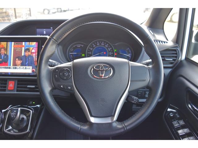 ノア ハイブリッドＳｉ　ダブルバイビー　純正ナビＺ６８Ｔ　両側パワースライドドア　オートＬＥＤヘッドライト　コンビシート　デュアルオートエアコン　セーフティセンス　ロールサンシェード　ＴＲＤエアロ　クルコン　バックカメラ　シートヒーター（11枚目）