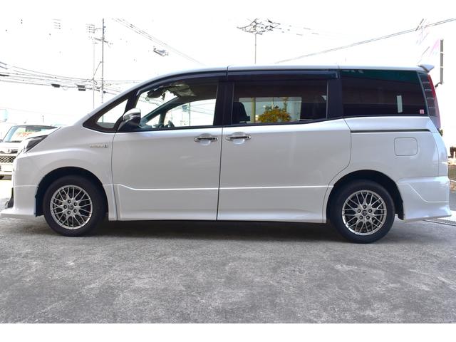 ノア ハイブリッドＳｉ　ダブルバイビー　純正ナビＺ６８Ｔ　両側パワースライドドア　オートＬＥＤヘッドライト　コンビシート　デュアルオートエアコン　セーフティセンス　ロールサンシェード　ＴＲＤエアロ　クルコン　バックカメラ　シートヒーター（13枚目）