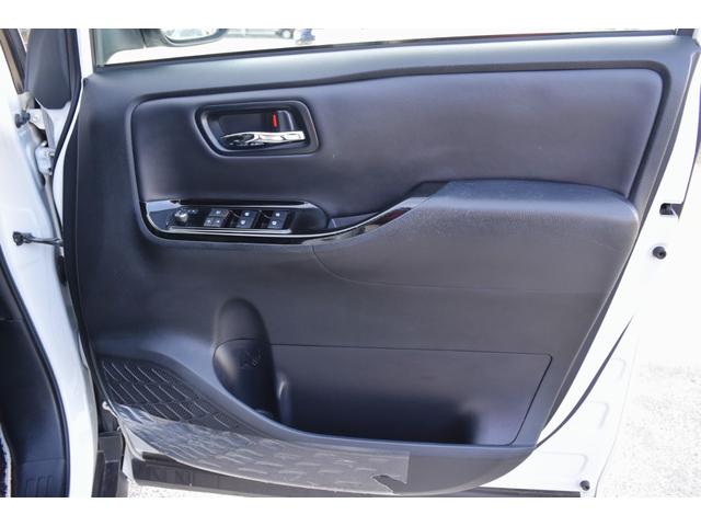 ノア ハイブリッドＳｉ　ダブルバイビー　純正ナビＺ６８Ｔ　両側パワースライドドア　オートＬＥＤヘッドライト　コンビシート　デュアルオートエアコン　セーフティセンス　ロールサンシェード　ＴＲＤエアロ　クルコン　バックカメラ　シートヒーター（48枚目）