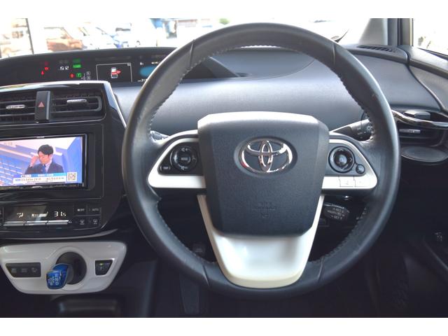 プリウス Ｓ　モデリスタエアロ　セーフティセンス　オートＬＥＤヘッドライト　クルコン　ナビ　ＣＤ　ＴＶ　バックカメラ　ＥＴＣ　オートエアコン　アクセサリーソケット　社外アルミ　ハンドルオーディオＳ／Ｗ　キーフリー（12枚目）