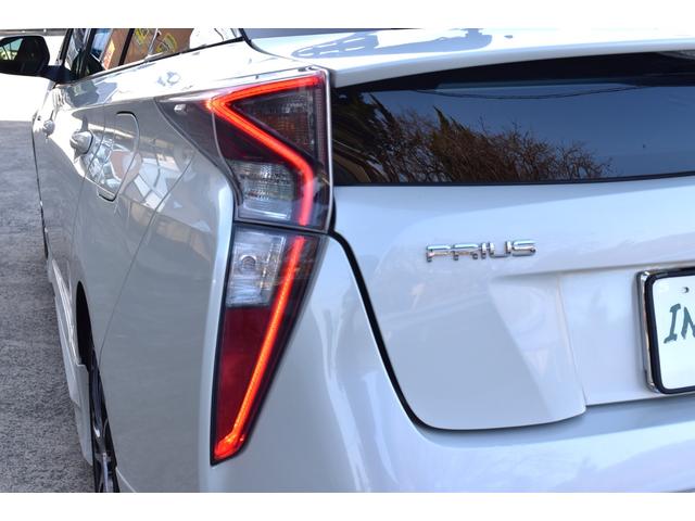 プリウス Ｓ　モデリスタエアロ　セーフティセンス　オートＬＥＤヘッドライト　クルコン　ナビ　ＣＤ　ＴＶ　バックカメラ　ＥＴＣ　オートエアコン　アクセサリーソケット　社外アルミ　ハンドルオーディオＳ／Ｗ　キーフリー（67枚目）