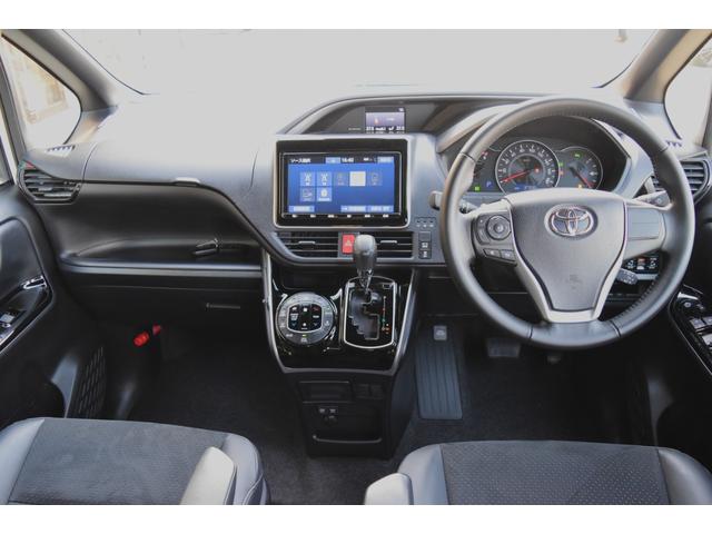 ヴォクシー ＺＳ　煌ＩＩＩ　純正９インチナビ　両側パワースライド　セーフティセンス　コンビシート　デュアルオートエアコン　モデリスタエアロ　クリアランスソナー　クルコン　ＵＳＢポート　ロールサンシェード　シートバックテーブル（8枚目）