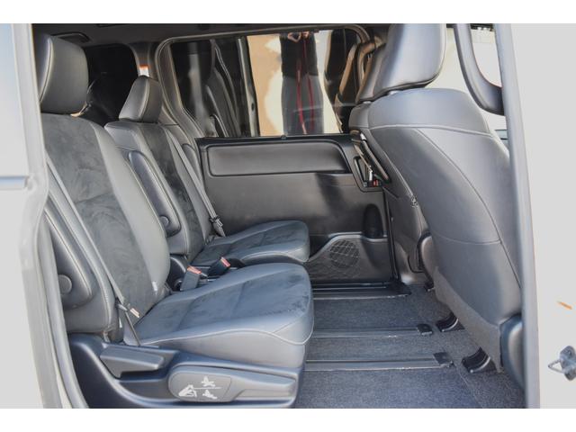 ヴォクシー ＺＳ　煌ＩＩＩ　純正９インチナビ　両側パワースライド　セーフティセンス　コンビシート　デュアルオートエアコン　モデリスタエアロ　クリアランスソナー　クルコン　ＵＳＢポート　ロールサンシェード　シートバックテーブル（16枚目）