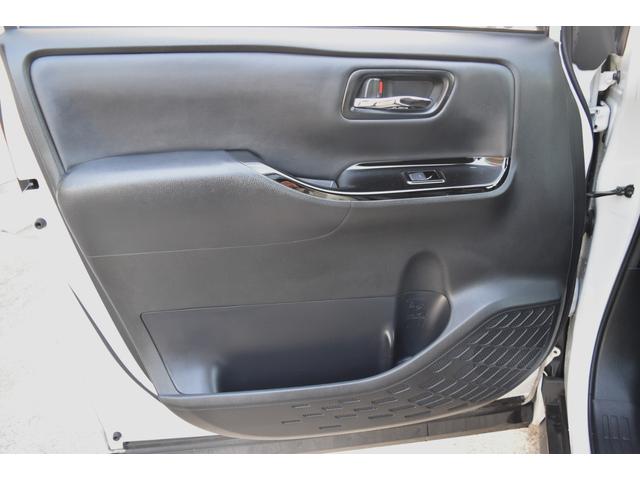 ヴォクシー ＺＳ　煌ＩＩＩ　純正９インチナビ　両側パワースライド　セーフティセンス　コンビシート　デュアルオートエアコン　モデリスタエアロ　クリアランスソナー　クルコン　ＵＳＢポート　ロールサンシェード　シートバックテーブル（32枚目）