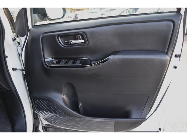 ヴォクシー ＺＳ　煌ＩＩＩ　純正９インチナビ　両側パワースライド　セーフティセンス　コンビシート　デュアルオートエアコン　モデリスタエアロ　クリアランスソナー　クルコン　ＵＳＢポート　ロールサンシェード　シートバックテーブル（33枚目）