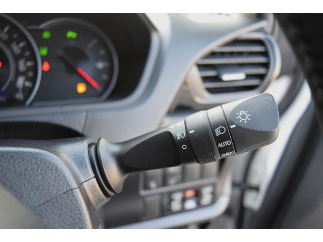 ヴォクシー ＺＳ　煌ＩＩＩ　純正９インチナビ　両側パワースライド　セーフティセンス　コンビシート　デュアルオートエアコン　モデリスタエアロ　クリアランスソナー　クルコン　ＵＳＢポート　ロールサンシェード　シートバックテーブル（48枚目）