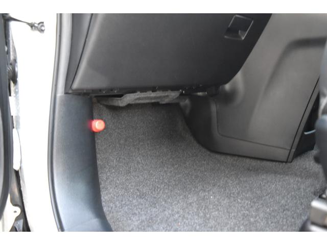 ヴォクシー ＺＳ　煌ＩＩＩ　純正９インチナビ　両側パワースライド　セーフティセンス　コンビシート　デュアルオートエアコン　モデリスタエアロ　クリアランスソナー　クルコン　ＵＳＢポート　ロールサンシェード　シートバックテーブル（50枚目）