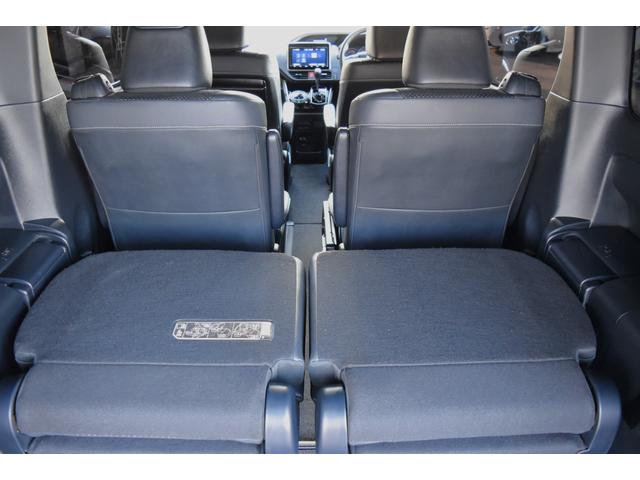 ヴォクシー ＺＳ　煌ＩＩＩ　純正９インチナビ　両側パワースライド　セーフティセンス　コンビシート　デュアルオートエアコン　モデリスタエアロ　クリアランスソナー　クルコン　ＵＳＢポート　ロールサンシェード　シートバックテーブル（59枚目）