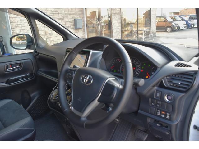 ヴォクシー ＺＳ　煌ＩＩＩ　純正９インチナビ　両側パワースライド　セーフティセンス　コンビシート　デュアルオートエアコン　モデリスタエアロ　クリアランスソナー　クルコン　ＵＳＢポート　ロールサンシェード　シートバックテーブル（61枚目）