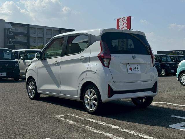 デイズ Ｘ　ドライブレコーダー　バックカメラ　ナビ　クリアランスソナー　衝突被害軽減システム　オートライト　スマートキー　アイドリングストップ　電動格納ミラー　ベンチシート　ＣＶＴ　盗難防止システム　ＡＢＳ（7枚目）