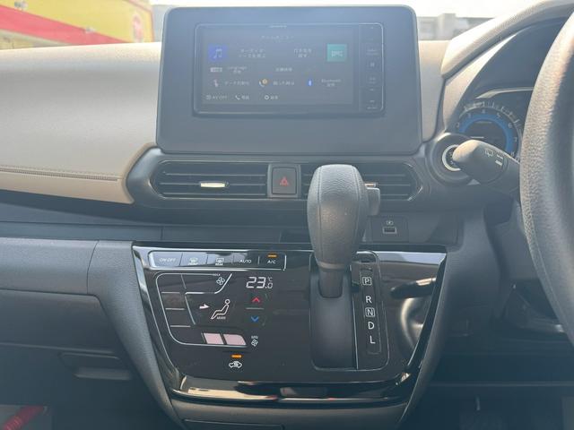 デイズ Ｘ　ドライブレコーダー　バックカメラ　ナビ　クリアランスソナー　衝突被害軽減システム　オートライト　スマートキー　アイドリングストップ　電動格納ミラー　ベンチシート　ＣＶＴ　盗難防止システム　ＡＢＳ（12枚目）