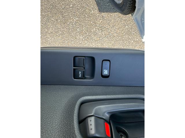 キャリイトラック KC 4WD 軽トラック AT クリアランスソナー アイドリングストップ ESC エアコン パワーウィンドウ 運転席エアバッグ 助手席エアバッグ(17枚目)