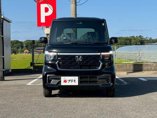 N-BOXカスタム ベースグレード 両側スライド・片側電動 クリアランスソナー オートクルーズコントロール レーンアシスト 衝突被害軽減システム オートライト LEDヘッドランプ スマートキー アイドリングストップ 電動格納ミラー(3枚目)