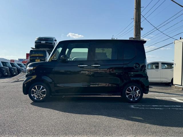 N-BOXカスタム ベースグレード 両側スライド・片側電動 クリアランスソナー オートクルーズコントロール レーンアシスト 衝突被害軽減システム オートライト LEDヘッドランプ スマートキー アイドリングストップ 電動格納ミラー(4枚目)