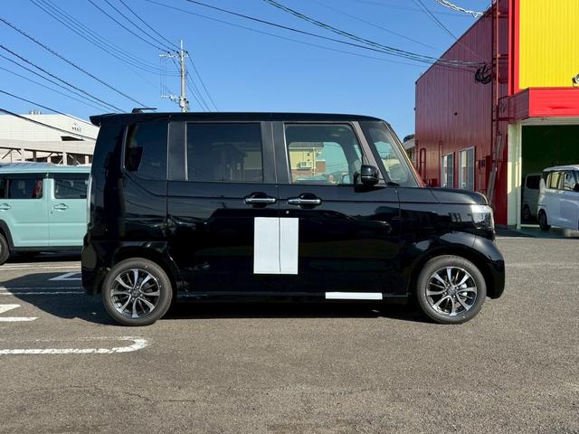 N-BOXカスタム ベースグレード 両側スライド・片側電動 クリアランスソナー オートクルーズコントロール レーンアシスト 衝突被害軽減システム オートライト LEDヘッドランプ スマートキー アイドリングストップ 電動格納ミラー(5枚目)