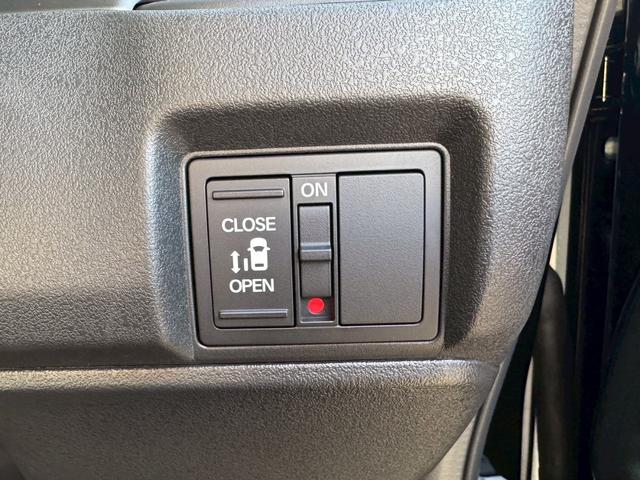 N-BOXカスタム ベースグレード 両側スライド・片側電動 クリアランスソナー オートクルーズコントロール レーンアシスト 衝突被害軽減システム オートライト LEDヘッドランプ スマートキー アイドリングストップ 電動格納ミラー(11枚目)