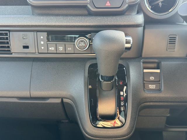 N-BOXカスタム ベースグレード 両側スライド・片側電動 クリアランスソナー オートクルーズコントロール レーンアシスト 衝突被害軽減システム オートライト LEDヘッドランプ スマートキー アイドリングストップ 電動格納ミラー(12枚目)