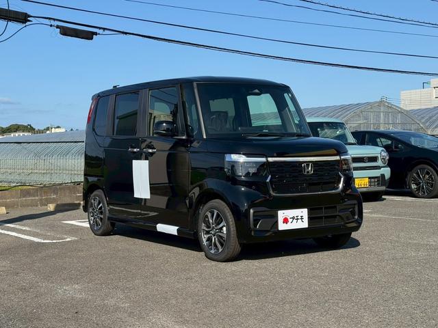 N-BOXカスタム ベースグレード 両側スライド・片側電動 クリアランスソナー オートクルーズコントロール レーンアシスト 衝突被害軽減システム オートライト LEDヘッドランプ スマートキー アイドリングストップ 電動格納ミラー(2枚目)