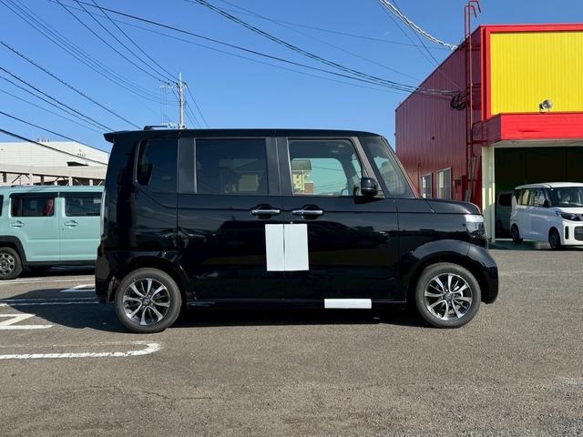 N-BOXカスタム ベースグレード 両側スライド・片側電動 クリアランスソナー オートクルーズコントロール レーンアシスト 衝突被害軽減システム オートライト LEDヘッドランプ スマートキー アイドリングストップ 電動格納ミラー(5枚目)
