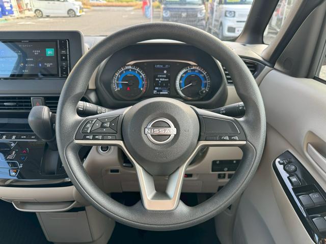 ルークス Ｘ　両側スライド・片側電動　ナビ　クリアランスソナー　衝突被害軽減システム　ＬＥＤヘッドランプ　スマートキー　アイドリングストップ　電動格納ミラー　ベンチシート　ＣＶＴ　盗難防止システム　ＡＢＳ　ＥＳＣ（8枚目）