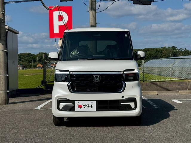N-BOXカスタム ベースグレード 両側スライド・片側電動 クリアランスソナー オートクルーズコントロール レーンアシスト 衝突被害軽減システム オートライト LEDヘッドランプ スマートキー アイドリングストップ 電動格納ミラー(2枚目)