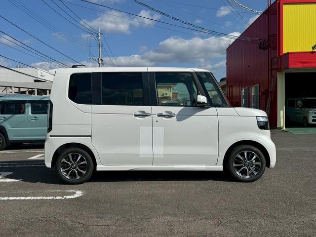 N-BOXカスタム ベースグレード 両側スライド・片側電動 クリアランスソナー オートクルーズコントロール レーンアシスト 衝突被害軽減システム オートライト LEDヘッドランプ スマートキー アイドリングストップ 電動格納ミラー(4枚目)