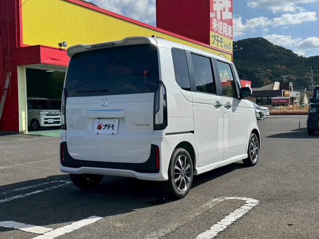 N-BOXカスタム ベースグレード 両側スライド・片側電動 クリアランスソナー オートクルーズコントロール レーンアシスト 衝突被害軽減システム オートライト LEDヘッドランプ スマートキー アイドリングストップ 電動格納ミラー(6枚目)