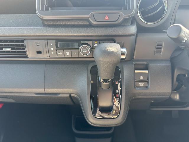 N-BOXカスタム ベースグレード 両側スライド・片側電動 クリアランスソナー オートクルーズコントロール レーンアシスト 衝突被害軽減システム オートライト LEDヘッドランプ スマートキー アイドリングストップ 電動格納ミラー(12枚目)