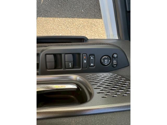 N-BOXカスタム ベースグレード 両側スライド・片側電動 クリアランスソナー オートクルーズコントロール レーンアシスト 衝突被害軽減システム オートライト LEDヘッドランプ スマートキー アイドリングストップ 電動格納ミラー(19枚目)