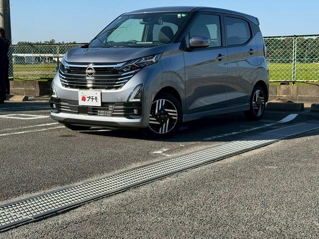 デイズ ハイウェイスター X ドライブレコーダー ナビ クリアランスソナー 衝突被害軽減システム オートライト LEDヘッドランプ スマートキー アイドリングストップ 電動格納ミラー ベンチシート CVT 盗難防止システム ABS(2枚目)