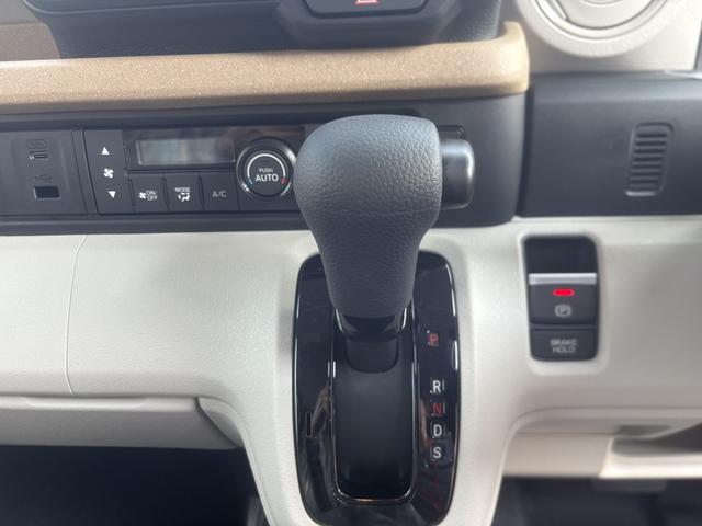 N-BOX ベースグレード 両側スライド・片側電動 クリアランスソナー オートクルーズコントロール レーンアシスト 衝突被害軽減システム オートライト LEDヘッドランプ スマートキー アイドリングストップ シートヒーター(11枚目)