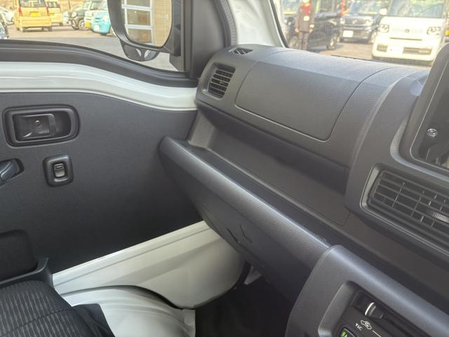 ハイゼットトラック ジャンボエクストラ　４ＷＤ　ＣＶＴ　衝突被害軽減システム　クリアランスソナー　スマートキー　アイドリングストップ　電動格納ミラー　オートライト　ＡＢＳ　ＥＳＣ　エアコン　パワーステアリング　パワーウィンドウ（16枚目）