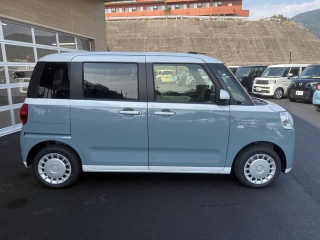 ムーヴキャンバス ストライプスＸ　両側電動スライドドア　クリアランスソナー　衝突被害軽減システム　オートライト　スマートキー　アイドリングストップ　電動格納ミラー　ベンチシート　ＣＶＴ　盗難防止システム　ＡＢＳ　ＥＳＣ　衝突安全ボディ（5枚目）