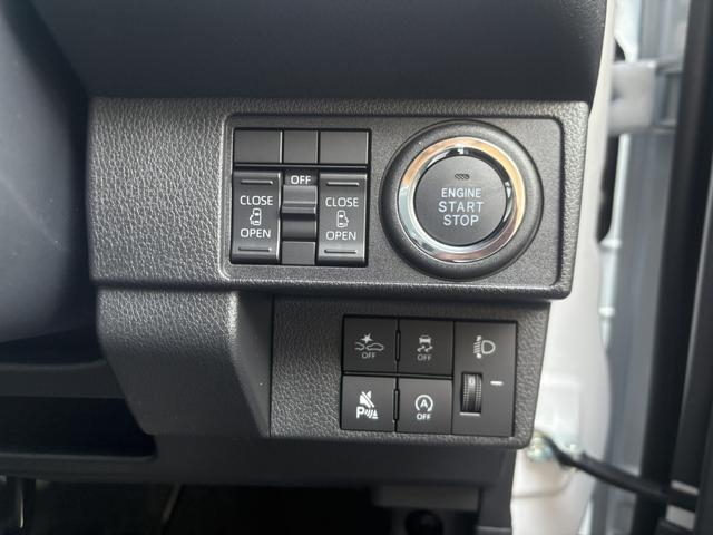 ムーヴキャンバス ストライプスＸ　両側電動スライドドア　クリアランスソナー　衝突被害軽減システム　オートライト　スマートキー　アイドリングストップ　電動格納ミラー　ベンチシート　ＣＶＴ　盗難防止システム　ＡＢＳ　ＥＳＣ　衝突安全ボディ（11枚目）