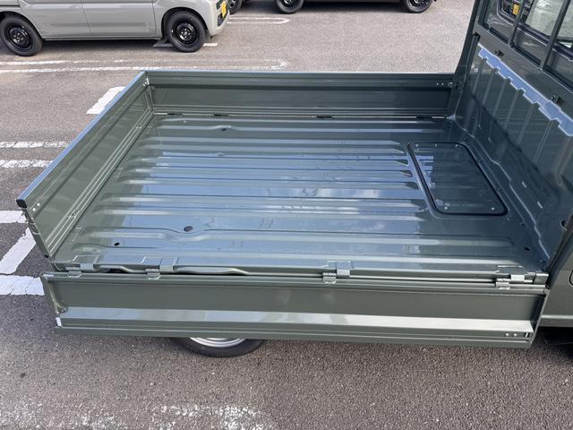 キャリイトラック ＫＣ　４ＷＤ　軽トラック　ＡＴ　衝突被害軽減システム　クリアランスソナー　レーンアシスト　アイドリングストップ　ＥＳＣ　エアコン　パワーウィンドウ　運転席エアバッグ　助手席エアバッグ（8枚目）