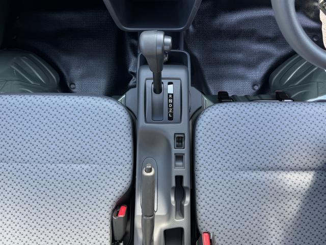 キャリイトラック ＫＣ　４ＷＤ　軽トラック　ＡＴ　衝突被害軽減システム　クリアランスソナー　レーンアシスト　アイドリングストップ　ＥＳＣ　エアコン　パワーウィンドウ　運転席エアバッグ　助手席エアバッグ（13枚目）