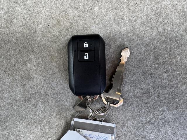 アルトラパン ハイブリッドＬ　クリアランスソナー　レーンアシスト　衝突被害軽減システム　オートライト　ＬＥＤヘッドランプ　スマートキー　アイドリングストップ　電動格納ミラー　シートヒーター　ベンチシート　ＣＶＴ　盗難防止システム（17枚目）