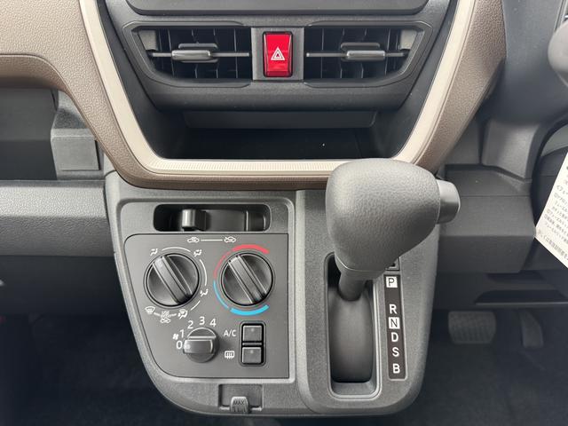 ムーヴ Ｌ　クリアランスソナー　衝突被害軽減システム　ＬＥＤヘッドランプ　キーレスエントリー　アイドリングストップ　電動格納ミラー　ＣＶＴ　盗難防止システム　ＡＢＳ　ＥＳＣ　衝突安全ボディ　エアコン（12枚目）