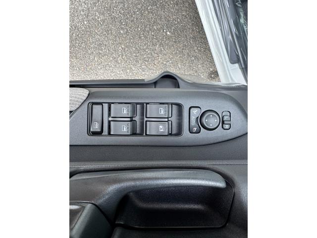 ムーヴ Ｌ　クリアランスソナー　衝突被害軽減システム　ＬＥＤヘッドランプ　キーレスエントリー　アイドリングストップ　電動格納ミラー　ＣＶＴ　盗難防止システム　ＡＢＳ　ＥＳＣ　衝突安全ボディ　エアコン（13枚目）