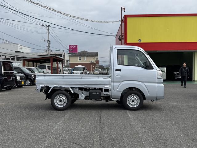 ハイゼットトラック スタンダード　４ＷＤ　軽トラック　三方開　ＡＴ　衝突被害軽減システム　クリアランスソナー　アイドリングストップ　ＥＳＣ　エアコン　運転席エアバッグ（4枚目）