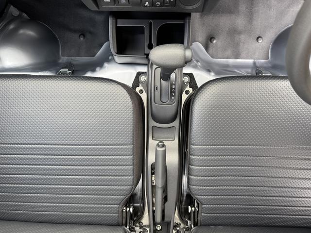 ハイゼットトラック スタンダード　４ＷＤ　軽トラック　三方開　ＡＴ　衝突被害軽減システム　クリアランスソナー　アイドリングストップ　ＥＳＣ　エアコン　運転席エアバッグ（12枚目）