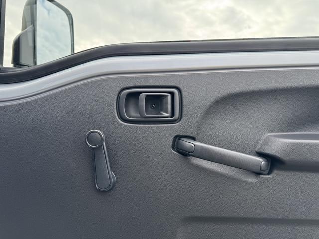 ハイゼットトラック スタンダード　４ＷＤ　軽トラック　三方開　ＡＴ　衝突被害軽減システム　クリアランスソナー　アイドリングストップ　ＥＳＣ　エアコン　運転席エアバッグ（18枚目）