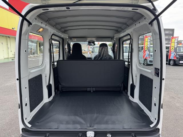 ハイゼットカーゴ スペシャル　ＣＶＴ　衝突被害軽減システム　クリアランスソナー　両側スライドドア　アイドリングストップ　ＡＢＳ　ＥＳＣ　エアコン　パワーステアリング　パワーウィンドウ　運転席エアバッグ　助手席エアバッグ（8枚目）