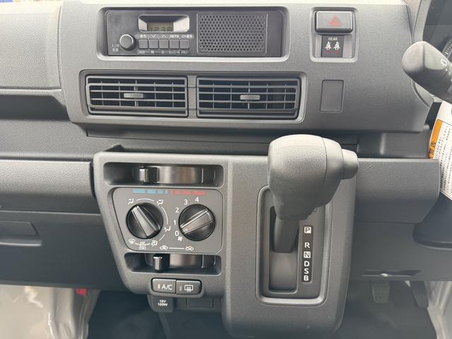 ハイゼットカーゴ スペシャル　ＣＶＴ　衝突被害軽減システム　クリアランスソナー　両側スライドドア　アイドリングストップ　ＡＢＳ　ＥＳＣ　エアコン　パワーステアリング　パワーウィンドウ　運転席エアバッグ　助手席エアバッグ（11枚目）