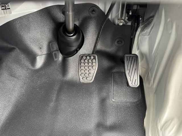 ハイゼットカーゴ スペシャル　ＣＶＴ　衝突被害軽減システム　クリアランスソナー　両側スライドドア　アイドリングストップ　ＡＢＳ　ＥＳＣ　エアコン　パワーステアリング　パワーウィンドウ　運転席エアバッグ　助手席エアバッグ（19枚目）